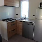 Mobil Pour 6 Personnes Avec Terrasse - Api-1-52-640 キャンプ場