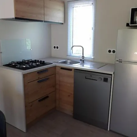 Mobil Pour 6 Personnes Avec Terrasse - Api-1-52-640 Campingplads
