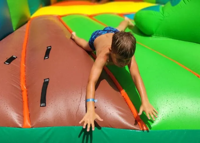 Kemping Mobil Pour 6 Personnes Avec Terrasse - Api-1-52-640 Limeuil